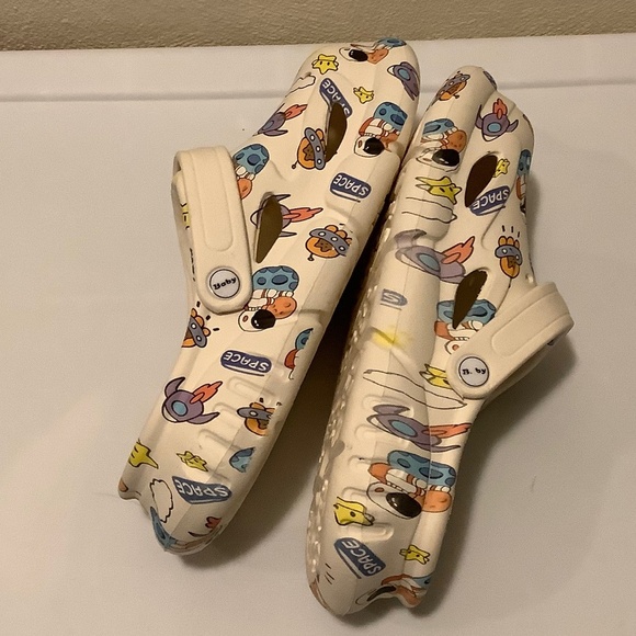 Boys Girls Clogs Kids Classic Garden Water Clogs Astronaut Print 36-37 - Picture 8 of 12